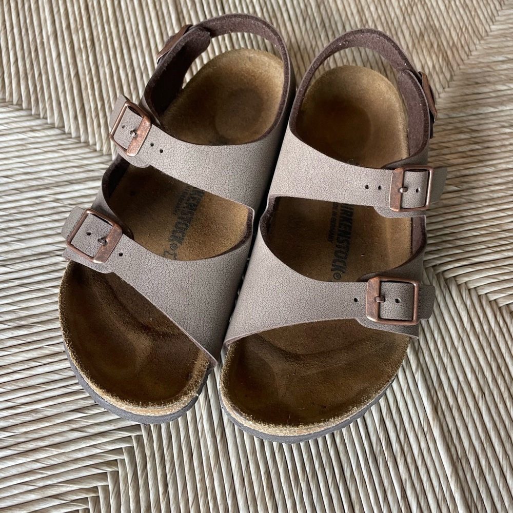 Birkenstock Roma Kids
Birkibuc - Mocha Sandals